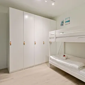 Stylishly refurbished family apartment with stunning sea view - Image 2