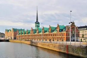 Rare 4BR Apartment w Unique Details in CPH City - Image 3