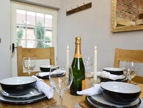 Applegate Cottage - Image 2