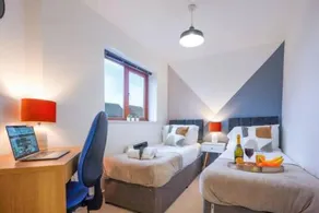 Poppy House with Free Parking, Garden and Netflix - Image 5