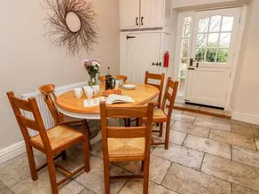 Chandlers Cottage Settle - Image 5