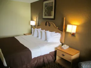 Deluxe Inn & Suites Morgan City - Image 1