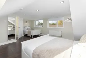 Air Host and Stay - Formby station sanctuary sleeps 9, parking, 2 bath - Image 5