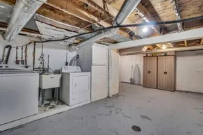 Lovely Bright Lansing Home 3 Bedrooms 2 Bathrooms - Image 5