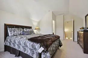 Monthly Rental $3000 Near Shopping & Restaurants - Image 5