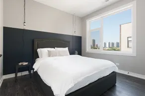 Sunny Lakeview Suites by Sonder - Image 3