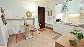 Cool Boho Apartment, 1min to Highway, Parking - Image 4