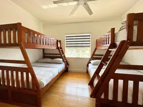 Spacious and Luxurious 4bd 3br House Pool Tub BBQ Private - Image 2