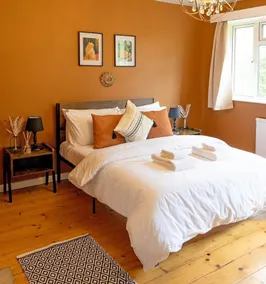 Charming Frome Retreat With 4 Bedrooms - Image 4