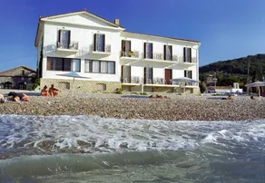 Hotel Olympia Beach - Image 2