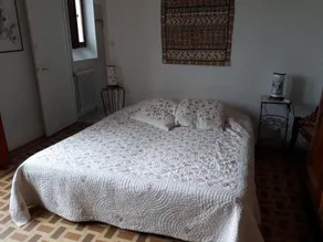 Belle Chambre Dans Maison Atypique - Image 3