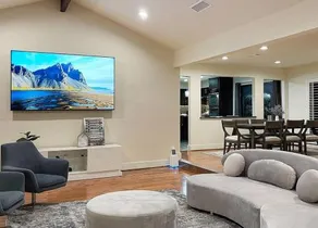 Cheerful 5 Bedroom Home with Heated Pool - Image 4