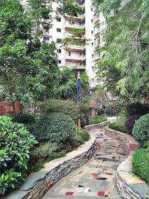 Saga Hotel Kunming - Image 2