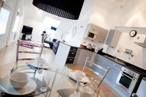 Regent House deluxe 1 bedroom apartment - Image 5