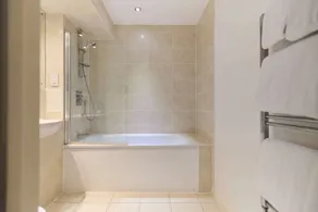 The Enfield Sanctuary - Modern 1bdr Flat With Balcony - Image 3