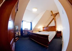 Hotel Atrium - Image 4
