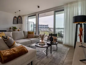 Spacious waterfront apartment - Image 2