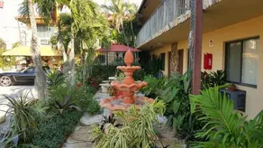 Lago Motor Inn - Image 2