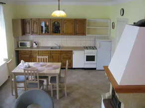 Modern Apartment in Carlsbad with Garden - Image 3