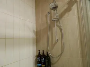 Caulfield Village Apartment - Image 4