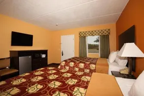 Budgetel Inn & Suites Glens Falls - Image 4