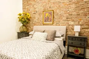 LazyKey Suites Stylish 2BD Loft in the Heart of Old City - Image 3