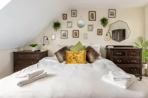 Lolite Homes - 4 Bed Perfect for NEC Genting Arena Resort World & Airport - Serviced Hawk Home - Image 4