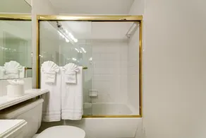 Wonderful 3 Bedroom Condo in the Heart of Aventura - Image 3