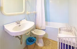 Stunning Home In Vilanova Del Valls With Outdoor Swimming Pool, Wifi And Swimming Pool - Image 4