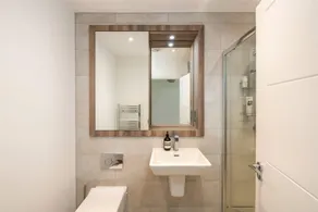 2 Bed 2 Bath Apt Close to Reigate Station - 2230 - Image 2