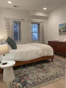 Luxe 2BD2BA Townhouse in Hip Area - Near Metro - Image 3
