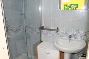 Bed & Breakfast 21 - Image 2