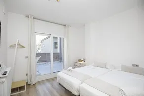 Apartamento con gran terraza en Girona - Image 5