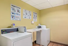 La Quinta Inn & Suites by Wyndham Miami Cutler Bay - Image 1
