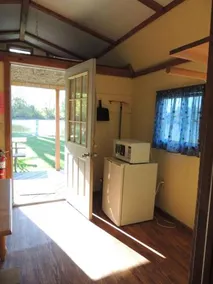O'Connell's Yogi Bear Lakefront Cabin - Image 3