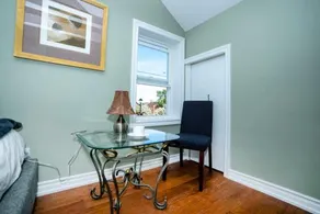 Cute 2-story, 2-bdrm Loft, Mins to Beach and Lake - Image 2