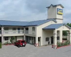 Scottish Inns & Suites I-10 East Freeway - Image 1