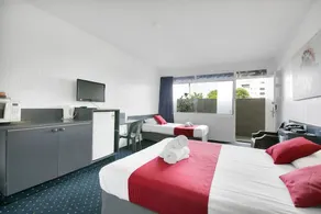 Southern Cross Motel & Apartments - Image 3