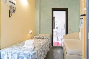 Hotel Embassy - Image 5