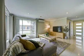 Brookfield - Large Entertaining Home, Sleeps 10 - Image 2