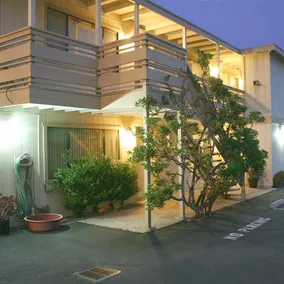 Monterey Fireside Lodge - Image 5