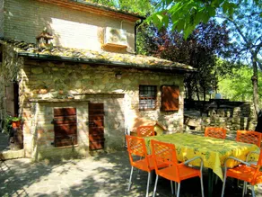 Cosy Cottage in Chiusdino With Garden - Image 3