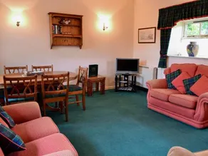 Busy Lizzie Cottage - Image 1