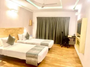 Click Hotel DBR - Image 3