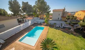 R138 Casa Jessy con gran jardin, piscina y AC - Image 4