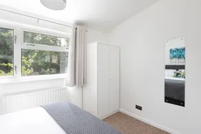 Skyvillion London Hydean Way - 2-bed House + Garden - Image 3