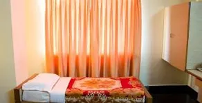 Hotel Adhi Manor - Image 1