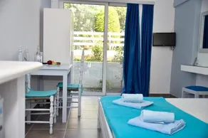 Antomar Apartments and Studios - Image 5