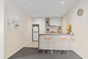 A Comfy & Cozy 2BR Apt Near Flemington Races - Image 4