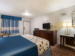 Red Carpet Inn - Image 4